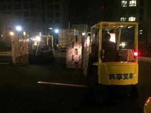 叉车事故吃瓜群众,吃瓜群众围观，揭秘事故背后真相